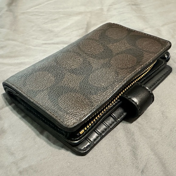 COACH medium corner zip wallet - signature canvas - Picture 3 of 4